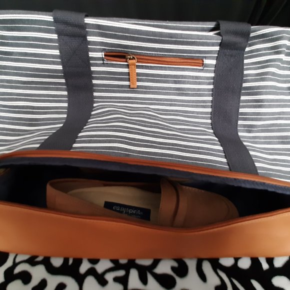 New Tote with Special Shoe Compartment - Picture 2 of 9
